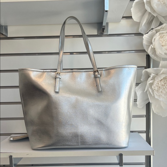 Silver Tote Bag with Monogram (L) - Excellent Condition - Picture 7 of 12